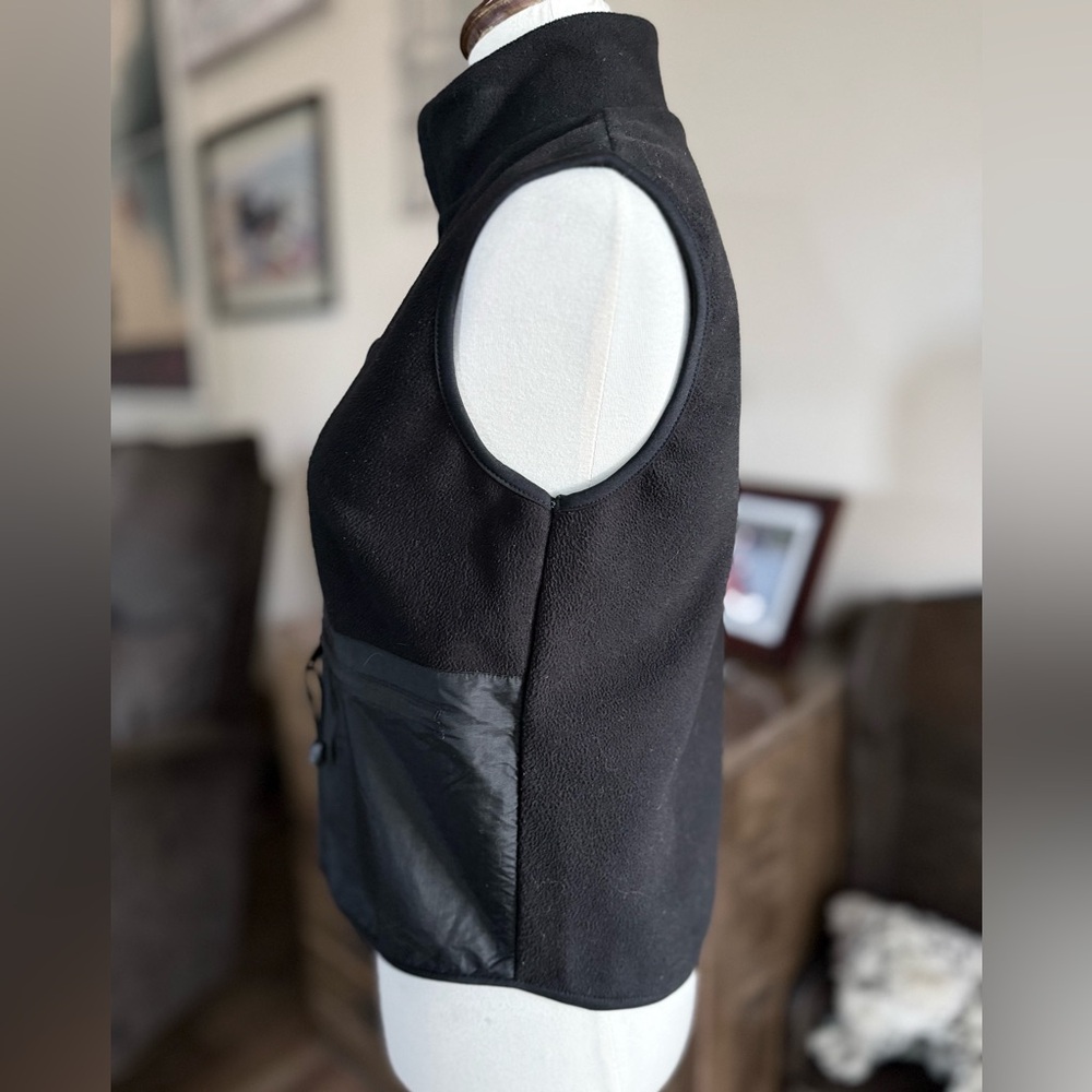 Old Navy Women's Black Vest with Pocket - Picture 3 of 10
